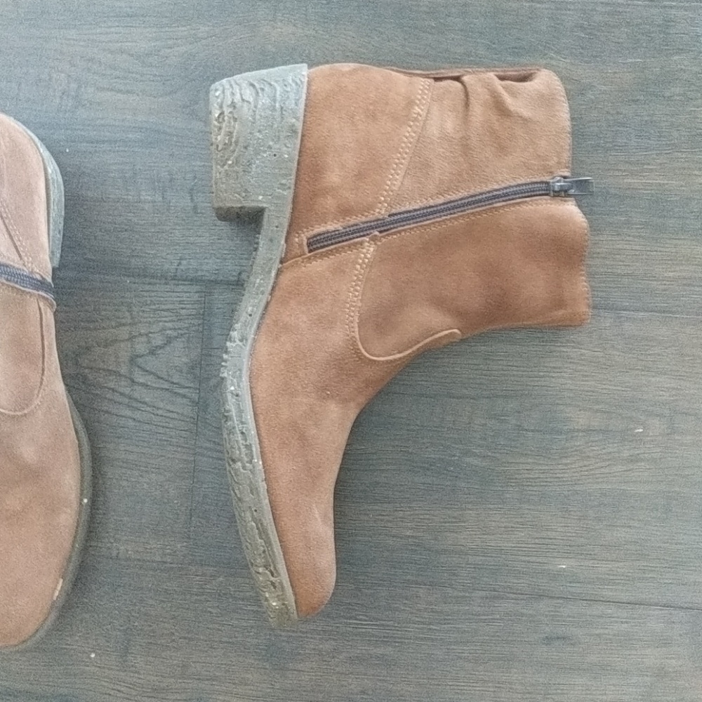 El Naturalista size 9.5 suede